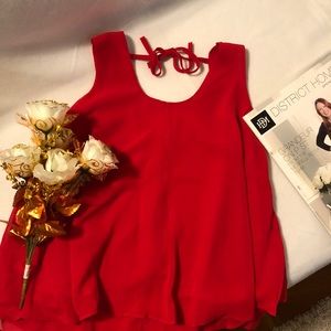 ❤️ Simple red top with back detailing